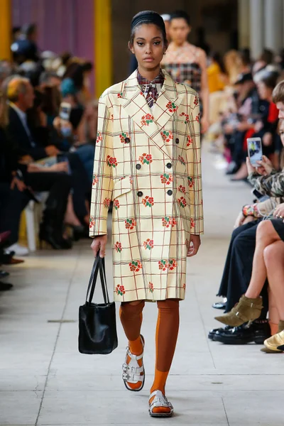 Look 15